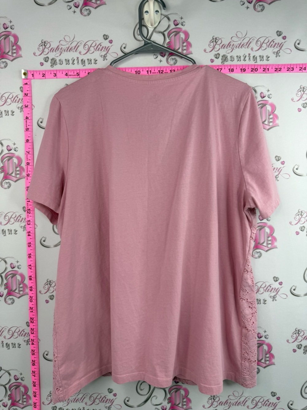 Classic editions T-shirt Lacie flowers Short-Sleeve Lace Front Tee in Dusty Rose - Picture 2 of 7
